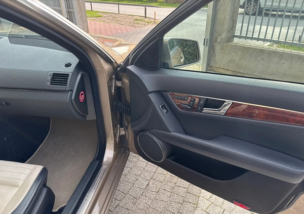 Mercedes-Benz Klasa C cena 42900 przebieg: 179990, rok produkcji 2010 z Ząbki małe 436